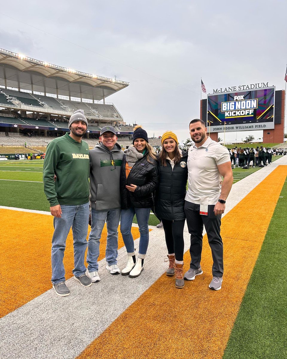 Isaiah_1515's tweet photo. Baylor!🐻🐻

#sicem https://t.co/9EjQlIr6dF