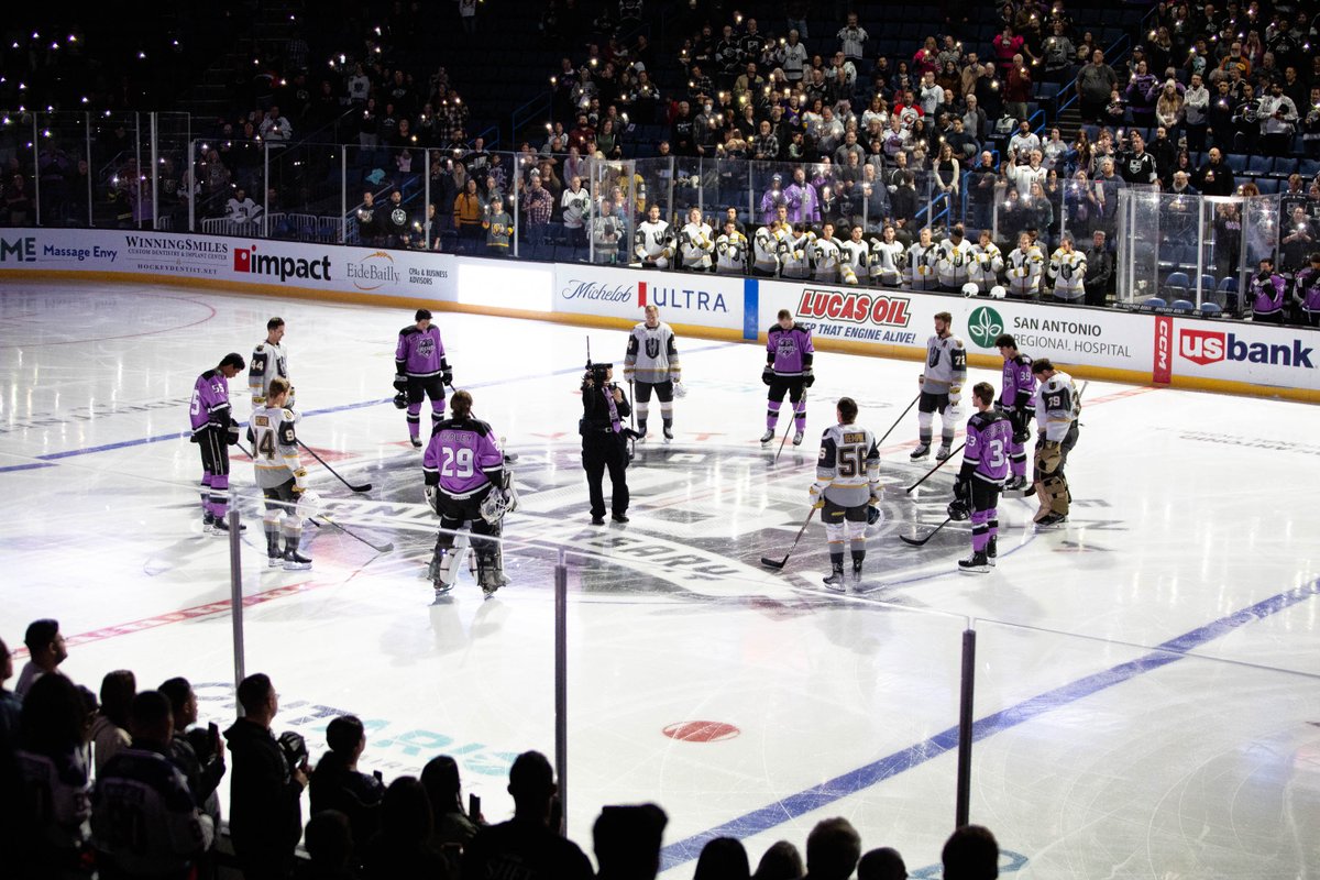 ontarioreign's tweet photo. Regardless of the score, we stand together as a community as #HockeyFightsCancer 

#ReignTrain https://t.co/iw3KVrEizH