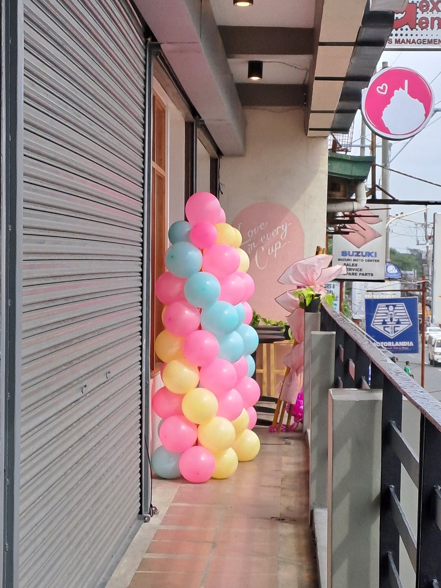 xandz34's tweet photo. Im too early, arrive 9am ❤️ 
I really wish 🤞 to meet and have photo with Loinie 🙏🤩😍
I Took my leave from work, just for this #grandopening 

#farroncafe #loinie #loveineverycup #farron #loiniecafe #cafe 

@Farroncafeph @iamAndalioLoisa @iamr2alonte @loiniecafe https://t.co/HDpROXKbQe
