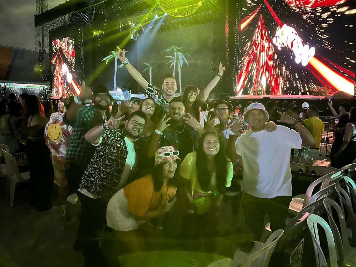 DaniiSosaLoaiza's tweet photo. Un shot por las buenas amistades y por las bendiciones 🎶🐰😍

@camilososa7 @Otrointento89 @Serpenko @MariJimenezB @Law_RojasT ❤️ https://t.co/NiX3vEM2NX