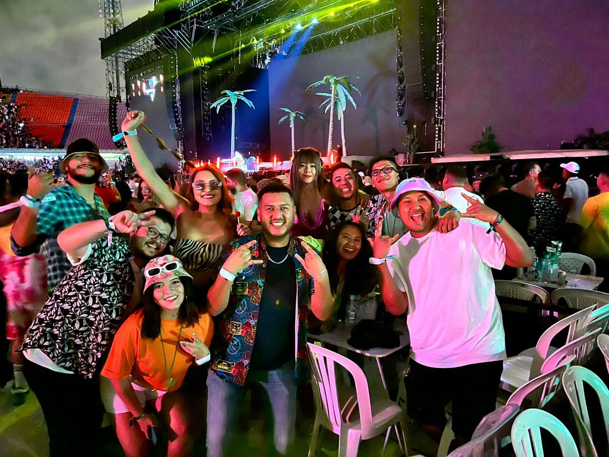 DaniiSosaLoaiza's tweet photo. Un shot por las buenas amistades y por las bendiciones 🎶🐰😍

@camilososa7 @Otrointento89 @Serpenko @MariJimenezB @Law_RojasT ❤️ https://t.co/NiX3vEM2NX