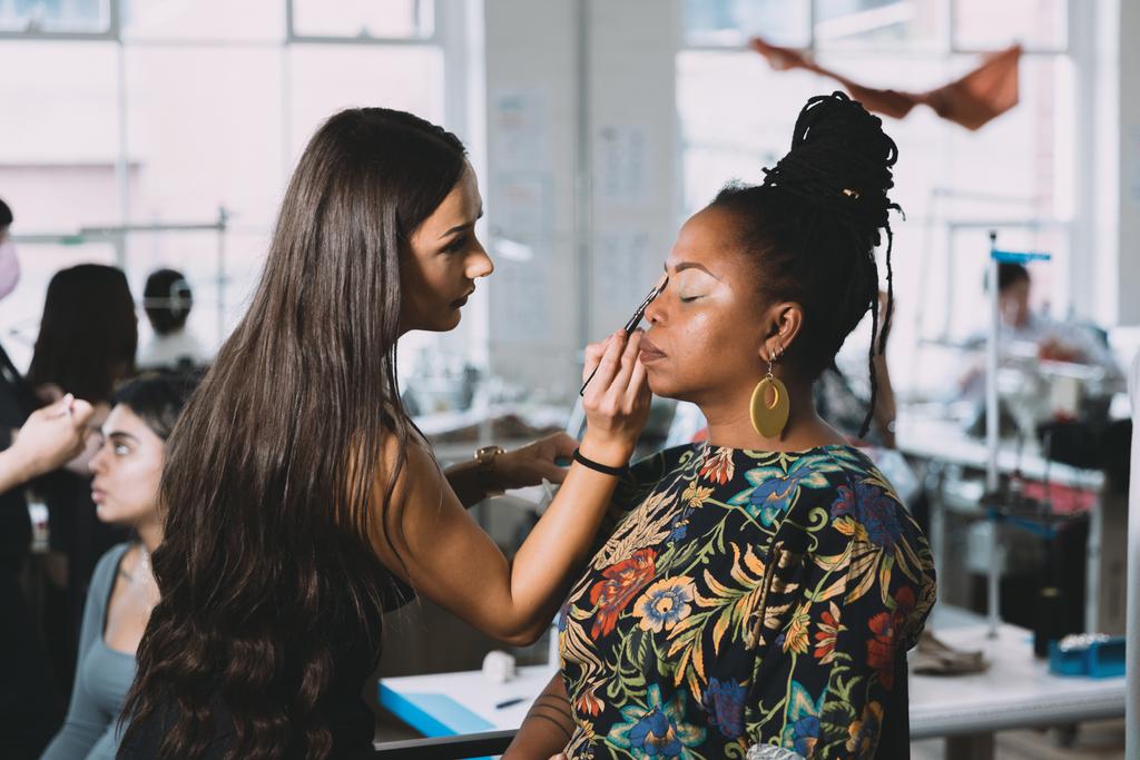 MJBentley_'s tweet photo. Behind the scenes lookat the @TheSocialStudio graduate runway show 2022 hair and makeup team 💄 @CollingwdYards https://t.co/nFSPEFVHD0