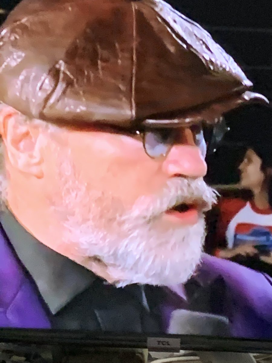 FunsizeOreo's tweet photo. #TWD #TalkingDead Michael Rooker aka βMerleβ looks like colonel Sanders in a purple suit ππΊπ½on the red carpet #DeadLive #TheWalkingDead #TWDFinale #TWDFamily https://t.co/71uT0zuhwL