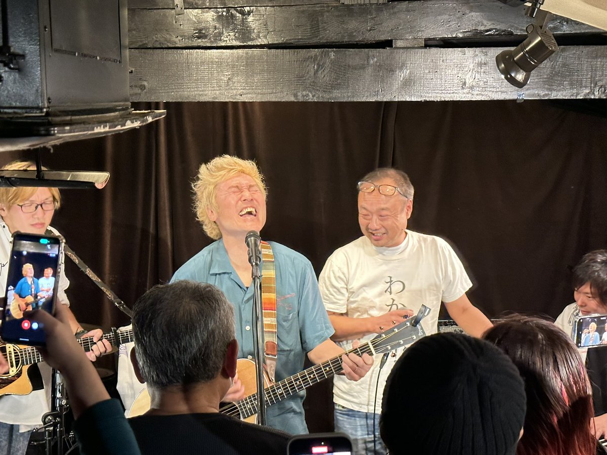 SUNZGROUP's tweet photo. 昨日は京橋セブンデイズ@SEVENDAYS_OSAKA にてグループ代表 三山哲緒@MiyamaTetsuo の生誕祭が行われました！
手前味噌になりますが、代表のミュージシャンとしての姿もめちゃくちゃかっこいいんです！参加してくださった皆様、ありがとうございました！
#SUNZGROUP #ミュージシャン社長 #46祭 https://t.co/xN5uTzU3gK