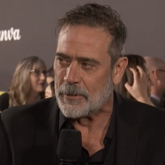 twdufans's tweet photo. Jeffrey Dean Morgan looks phenomenal at the #TWDFinaleEvent 🔥 https://t.co/PyFTce9TqS