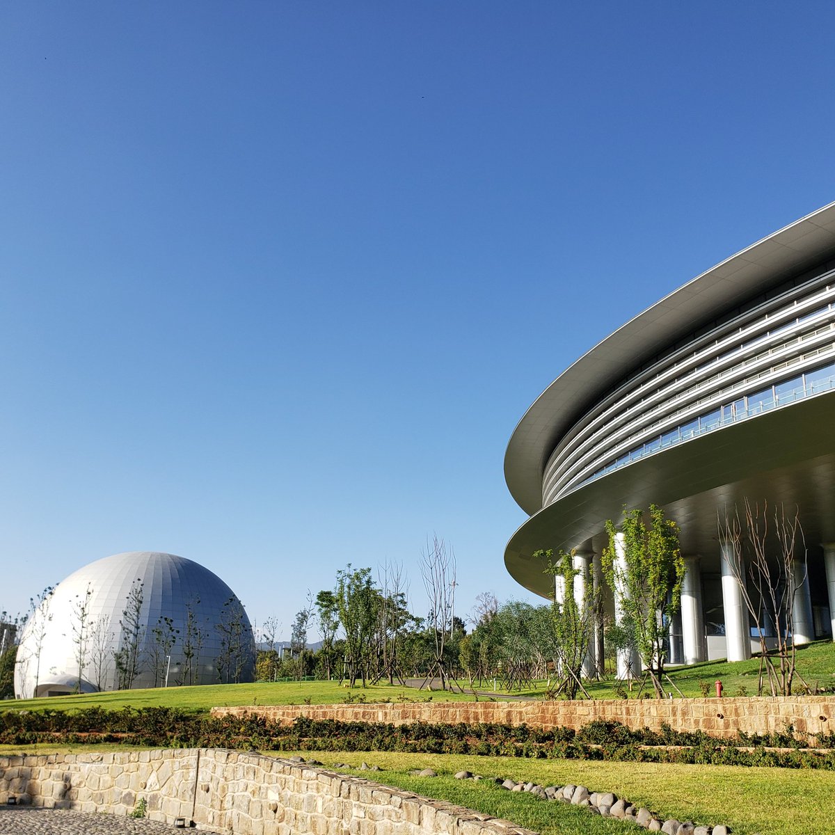 stripedarmsox's tweet photo. Ethiopia's extraordinary new Art and Science Museum - stunning space to learn, reflect and socialize #roadtoscience #AddisAbaba #Ethiopia https://t.co/eLhYqwhfxS