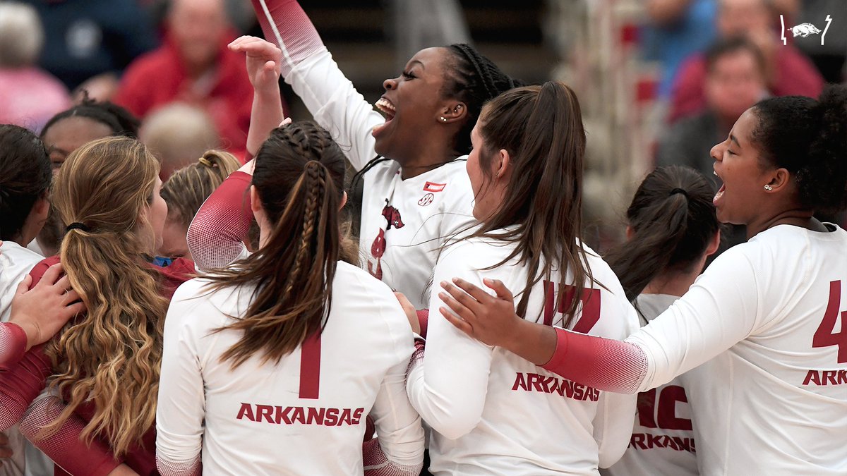 ArkRazorbacks's tweet photo. An absolutely PERFECT weekend on The Hill!

@RazorbackFB W
@RazorbackVB Two Ws
@RazorbackSoccer Two Ws https://t.co/aFcFR4XgeH