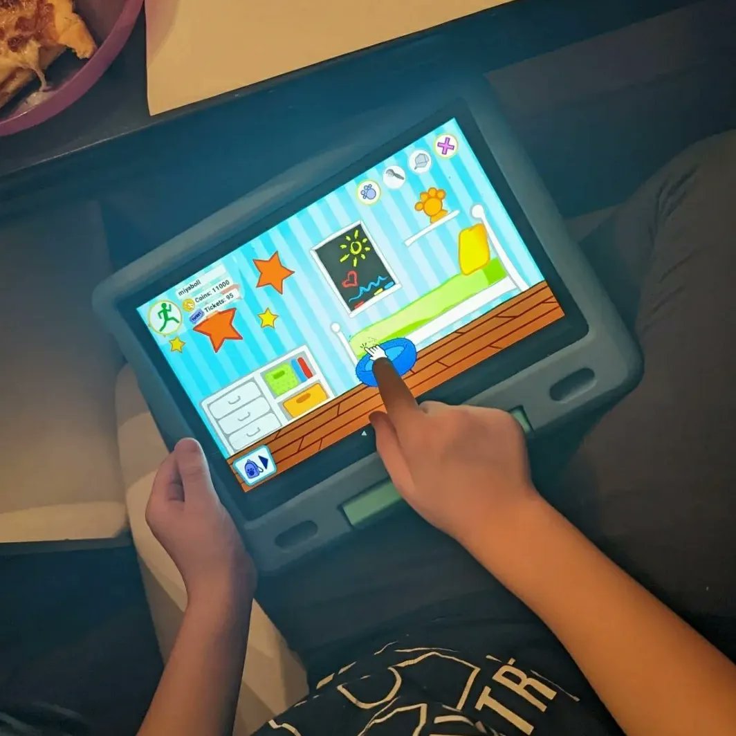 kebsch13's tweet photo. Thank you so much @pixicade and @tryazon for giving me the opportunity to Host a #pixicadeparty . We all had such a Great time with the #pixicadepets and watching all of our own hand drawn pets come alive on the digital screen!!! #tryazon #pixicade #drawsnapplay #bitogenius https://t.co/iInEPWxs2s