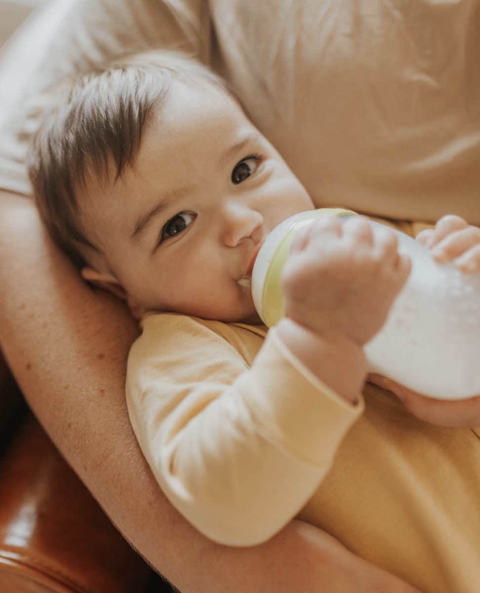 comotomobaby's tweet photo. Our bottles have rescued so many families dealing with ‘nipple confusion’ and ‘bottle rejection’ that our Comotomo mama’s coined the term “Breastfeeding in a Bottle!” 🍼
#Comotomo #ComotomoCommunity // Photo by: @gerodharder https://t.co/bs5KXBKmCL