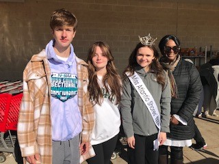 foodbankSJ's tweet photo. With so much happening w/ #FollowFred yesterday, we wanted to  give a special shoutout today to #ProjectThanksgiving &amp; affiliates Clayton HS, @MissAmericaOrg, and the #ShopRites of Mullica Hill &amp; Sewell. #ThankYou for helping #feedsouthjersey this #Thanksgiving. #bettertogether https://t.co/BNAPjJr6Eb