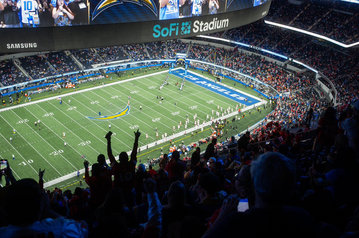HSV_English's tweet photo. Moin @chargers! ✌️🏈🔷⚡️ 

#BoltUp ! 

#MoinUSA #HSVRoute87 #nurderHSV #BLinUSA https://t.co/5NxitB0Qa2