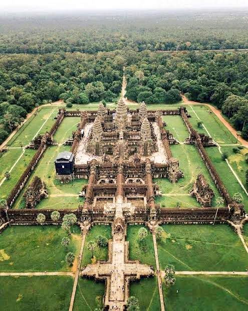 VertigoWarrior's tweet photo. 15 of the most well known Hindu Temples outside India

1. Angkor Wat, Cambodia https://t.co/d6gfidgm5y