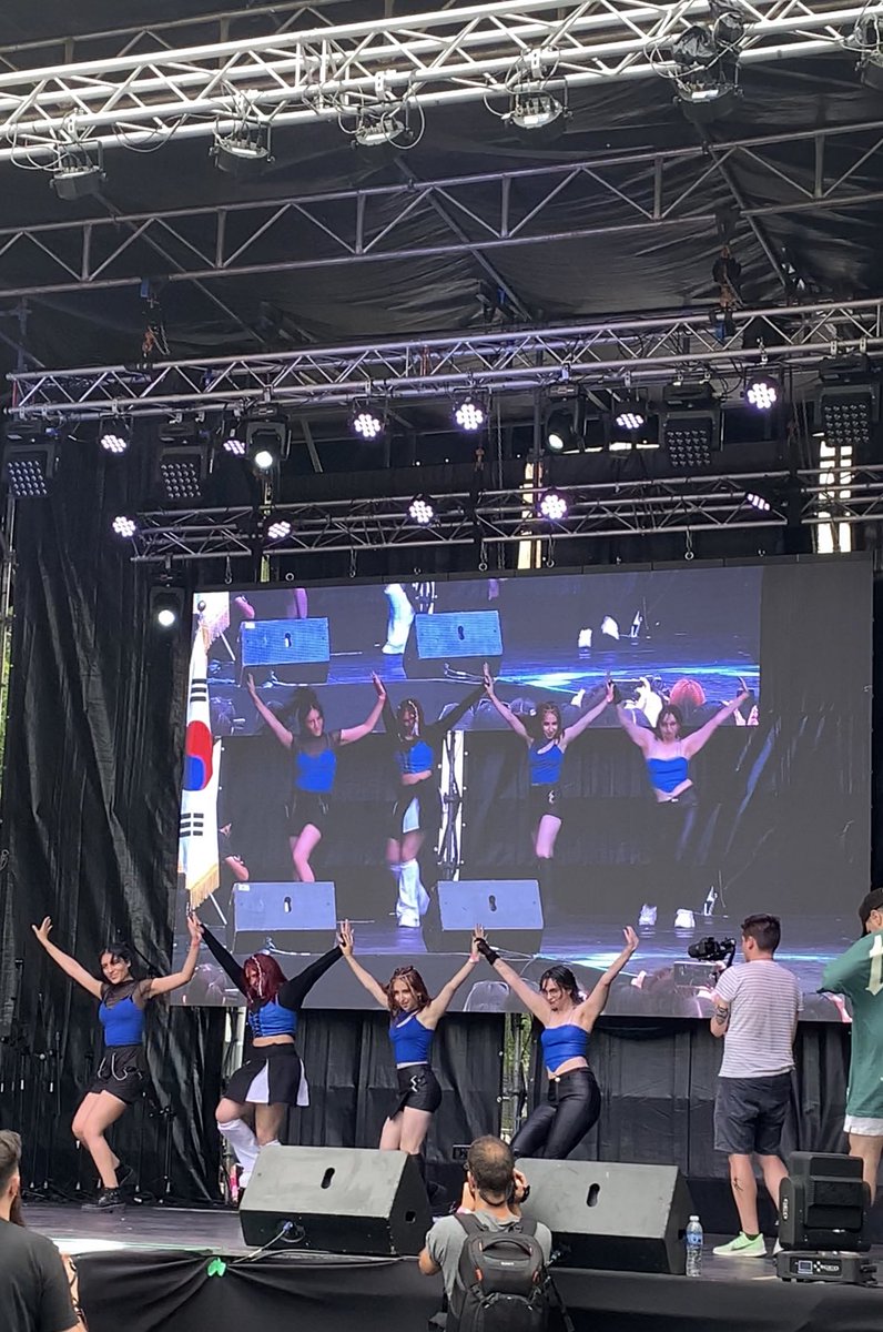 girltinism's tweet photo. Yall hoy fui show en el CELEBRA COREAAAA😭😭😭😭 un sueño hecho realidad, la cant de gente que habia y el apoyooo!! Como nos alentaban y gritaban fue asombroso🙌🙌🙌🙌🎉🎉🎉🇰🇷🇰🇷🇰🇷 #BACelebraCorea https://t.co/JaJNDR4Ac3