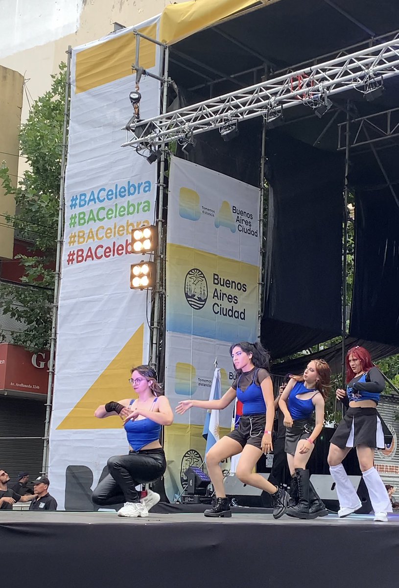 girltinism's tweet photo. Yall hoy fui show en el CELEBRA COREAAAA😭😭😭😭 un sueño hecho realidad, la cant de gente que habia y el apoyooo!! Como nos alentaban y gritaban fue asombroso🙌🙌🙌🙌🎉🎉🎉🇰🇷🇰🇷🇰🇷 #BACelebraCorea https://t.co/JaJNDR4Ac3