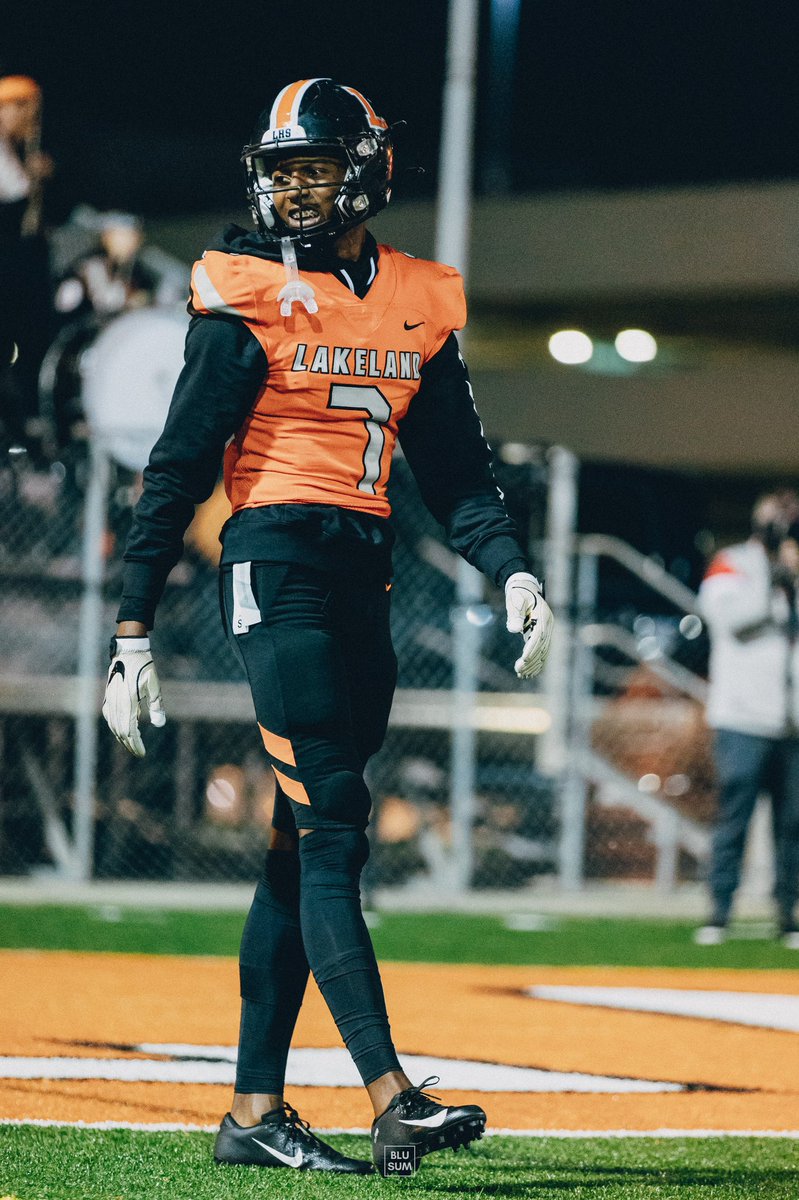 polk_way's tweet photo. Lakeland hasn’t allowed a Touchdown to be scored in the second half since September 19th, and that game they won 42-14. @LHSDreadnaughts is ROLLING. https://t.co/URVZvqswvA