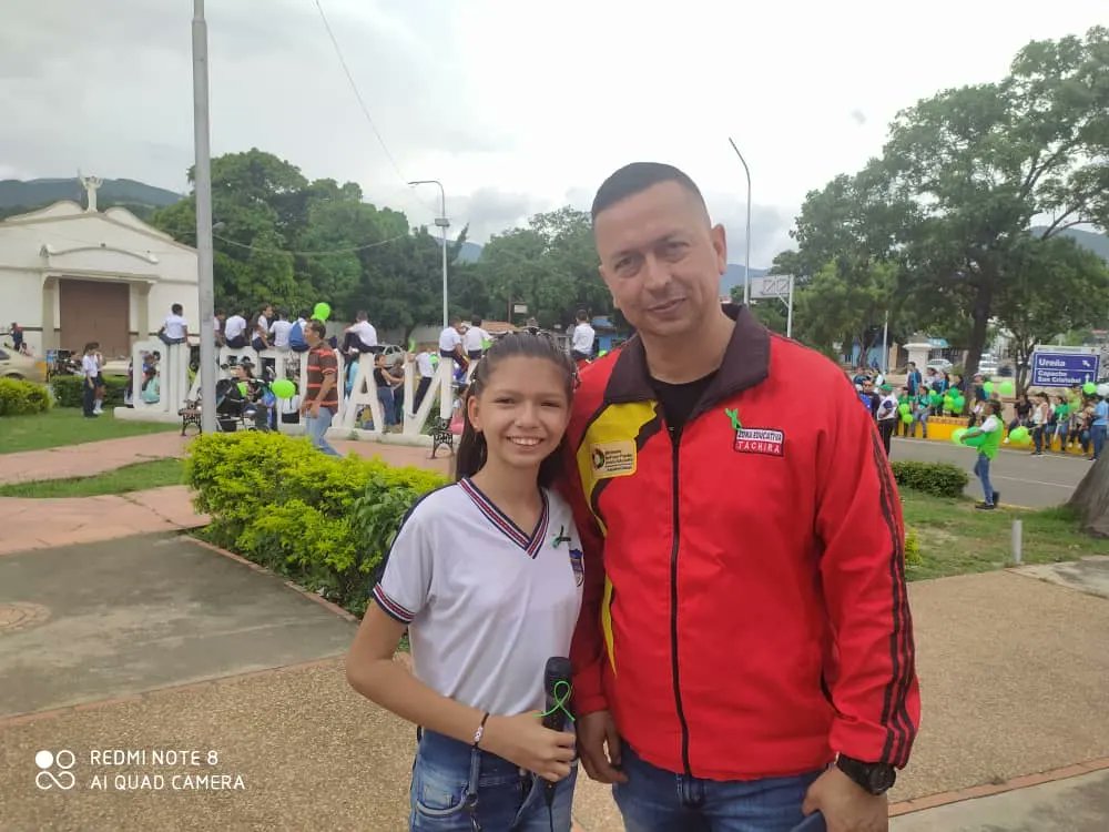 Entrevista al Supervisor del Circuito 1 prof. Fernando Rojas durante la caminata en Contra de la Pedofilia <a href="/NicolasMaduro/">Nicolás Maduro</a> @ZonaEducTachira <a href="/Berzabethg1/">Berzabethgandicaoficial</a> <a href="/Crazet2011/">Crazet2011</a> <a href="/BolivarianasZET/">Erika Varela Sayago Escuelas Bolivarianas</a> <a href="/Div_Ini_Pri_Esp/">Divi. de Niños y Niñas ZET</a> <a href="/FernandoRojas6/">Fern@ndo</a>