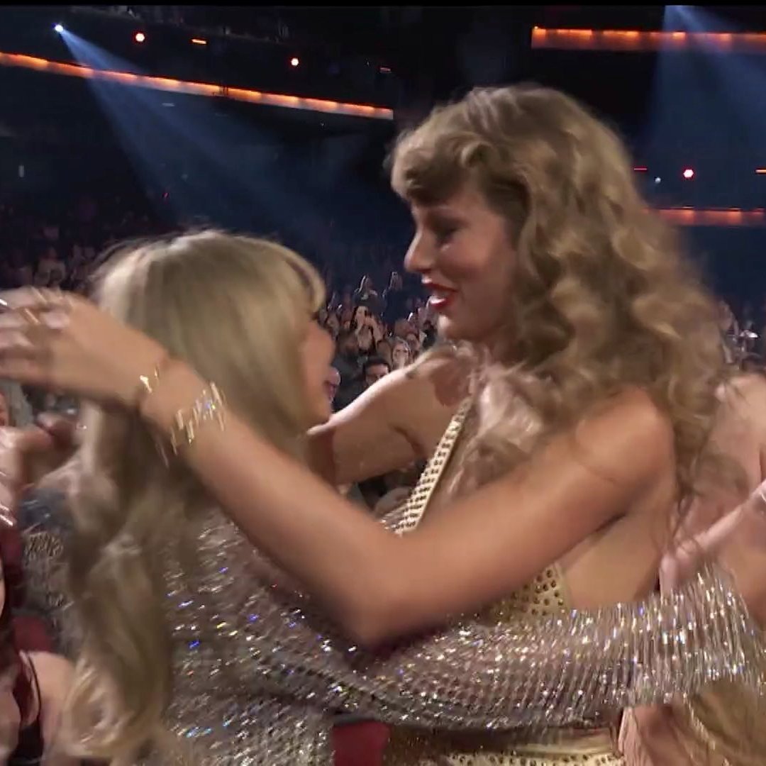 TheSwiftSociety's tweet photo. ❤️| @TaylorSwift13 hugging @SabrinaAnnLynn at the AMAs https://t.co/Q1E2pvHXx4