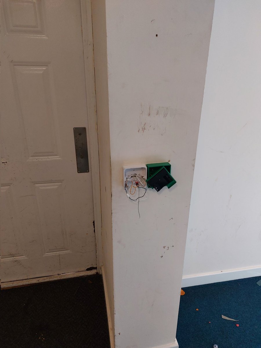 KingSully666's tweet photo. @Bromford Doesn't it took like they makesure residents are safe!! https://t.co/ej1bH3ltiC