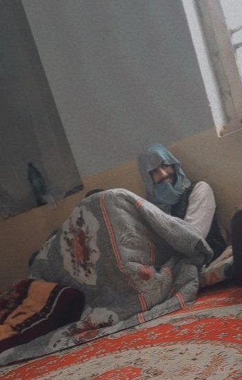 د پکتیا ډنډ پټان شهید💔
په ویاړ یې نشروم
په بې‌غیرتۍ، زنا، غلا او فساد نۀدی مړ
په خپله سپیڅلې خاوره شهید شوی
دغه آتل جنازه دولت باید ښه په شانداره مراسمو کی ترسره کړي.
ولسی خلګ خو به هسی نه هم پراخ ګډون کوي.
او له کورنۍ سره یی باید ښه ډیره نغدي مرسته وشي.
😭💔