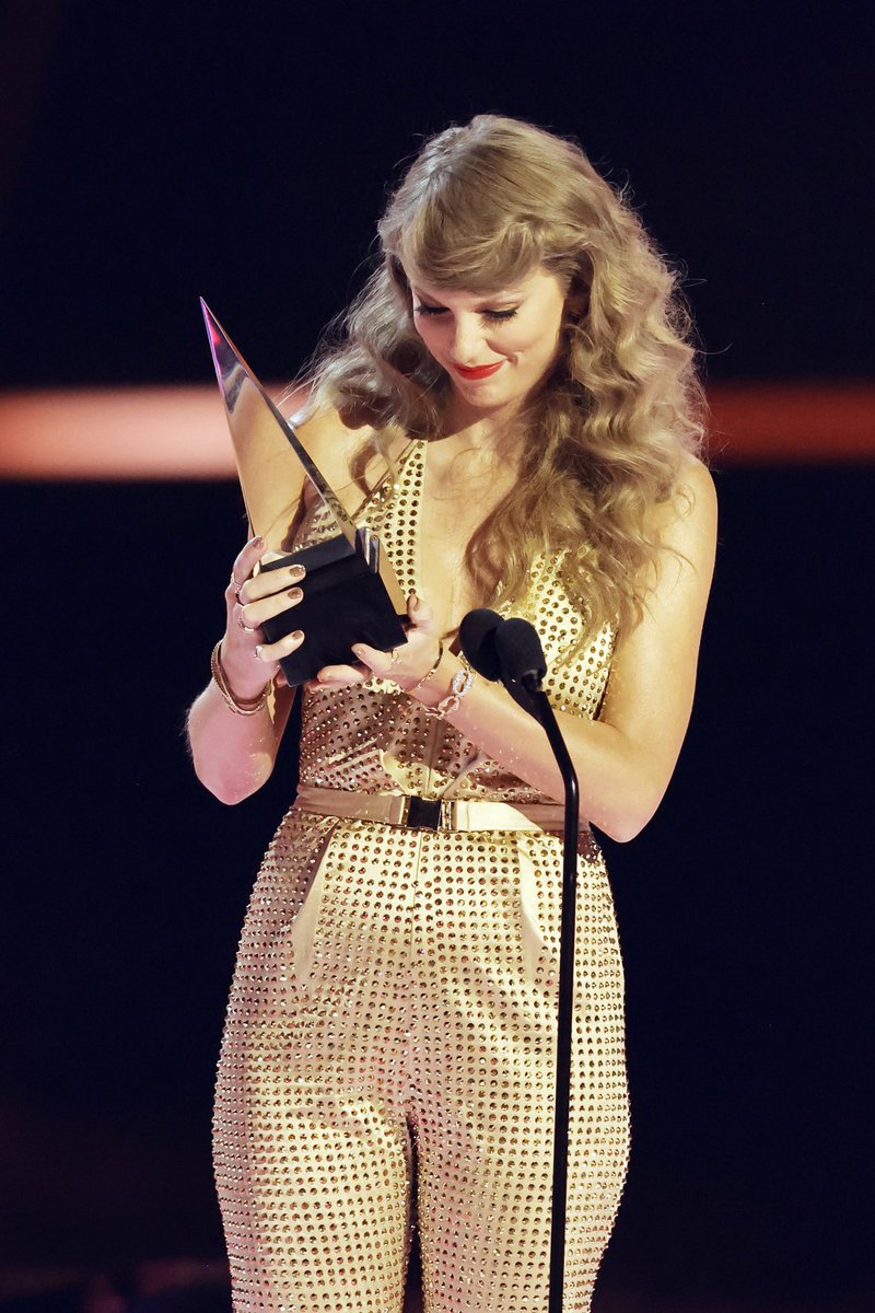 nola_swiftie's tweet photo. 32 and still growin’ up now https://t.co/JWhNGS6sFy
