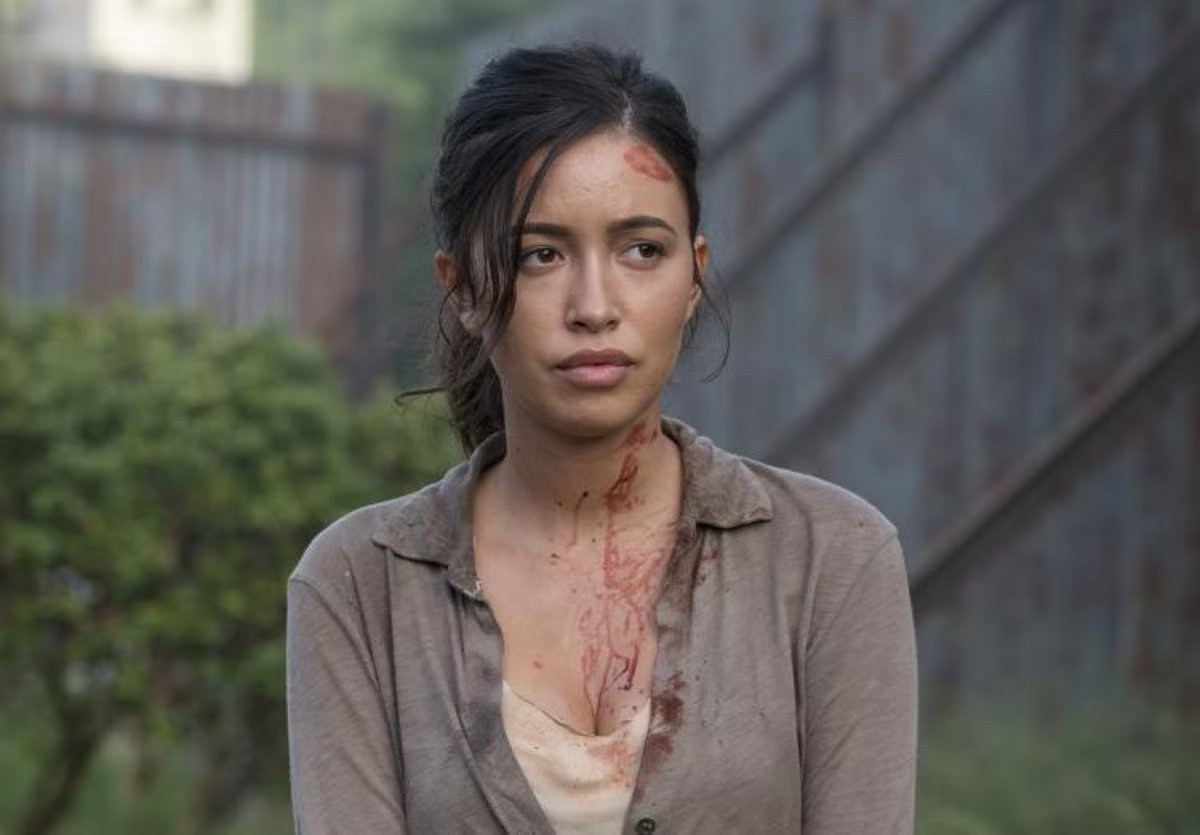 TheBozenBeast's tweet photo. Can we all give a massive round of applause to Christian Serratos and her portrayal of Rosita👏one of the best TWD characters of all time. 
4x10 "Inmates" - 11x24 "Rest in Piece"
#TheWalkingDead #twd #TWDFinale https://t.co/ogtvTWuOBI