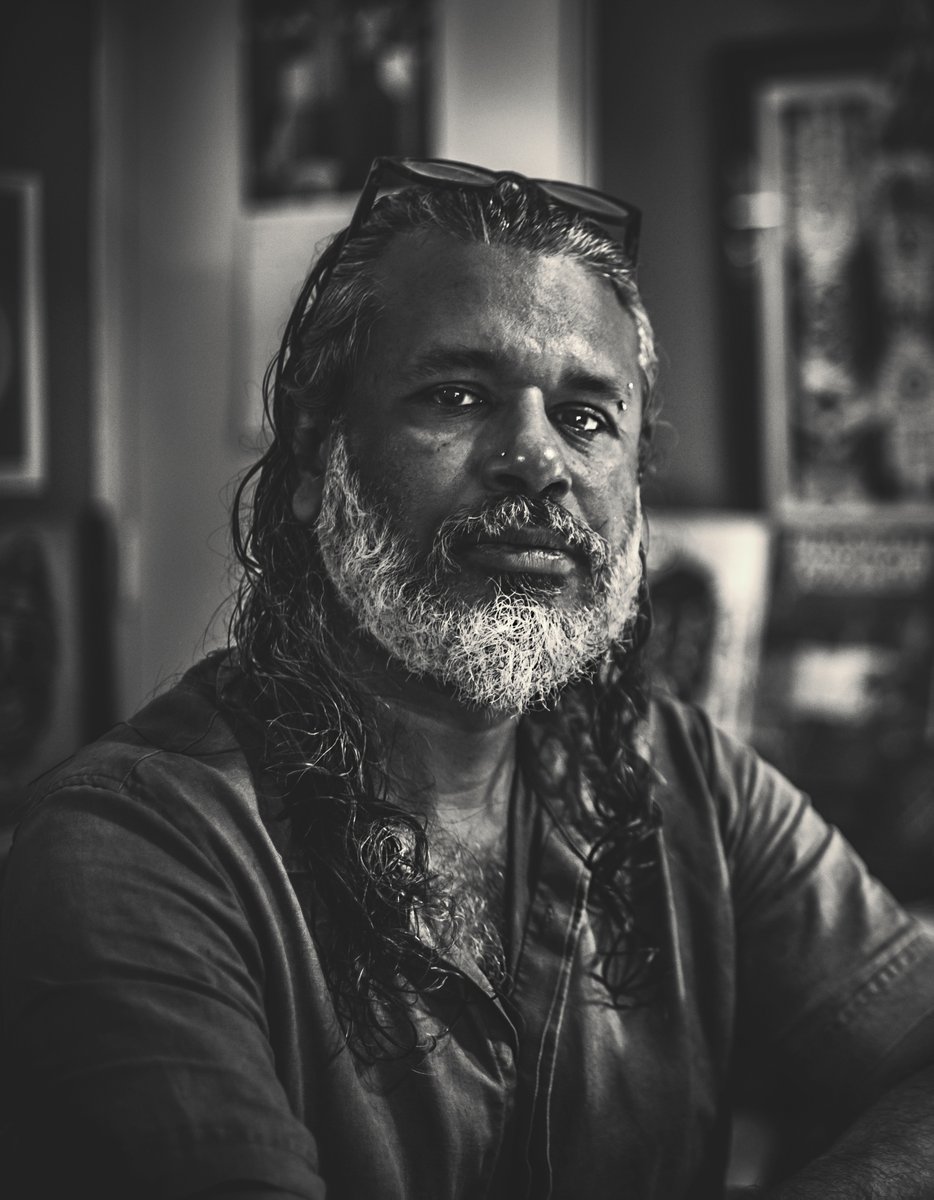 HOW TO WIN A BOOKER: STEP ONE
Get yourself a cool place to write. @ShehanKaru, winner of the #BookerPrize2022, at his desk in #Colombo, #SriLanka. More@ wp.me/p331hA-4HI
#blackandwhitephotography #portraitphotography #author #environmentalportrait #ShehanKarunatilaka