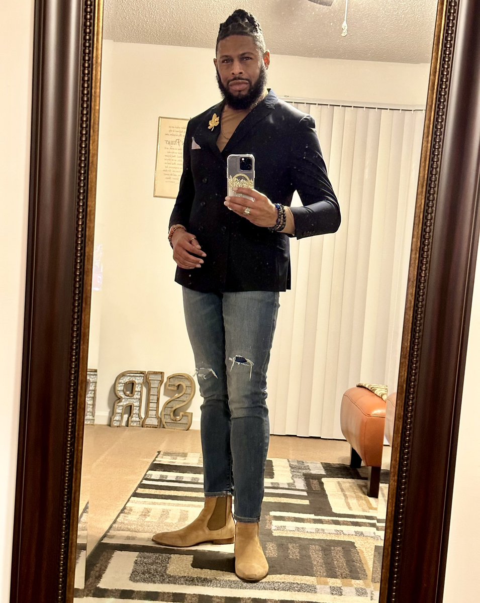 stylistcantony's tweet photo. F•A•L•L in the Queen 👑 City of Charlotte
#elderCAM #sirDOC #Charlotte
#CAntony #TheCAntonyStylingLab #GQ #CustomFashion #CustomWear #Trends #Dapper #ManOfStyle #MensWear #MensFashion #style #fashion #StyleExpert #menstylist #elderCAM #sirDOC https://t.co/I1kMD9TwW9
