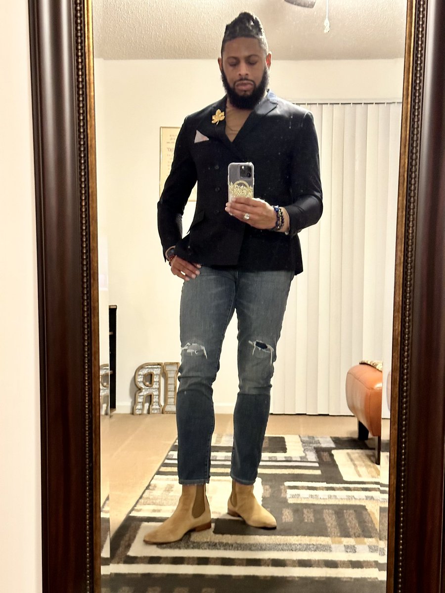 stylistcantony's tweet photo. F•A•L•L in the Queen 👑 City of Charlotte
#elderCAM #sirDOC #Charlotte
#CAntony #TheCAntonyStylingLab #GQ #CustomFashion #CustomWear #Trends #Dapper #ManOfStyle #MensWear #MensFashion #style #fashion #StyleExpert #menstylist #elderCAM #sirDOC https://t.co/I1kMD9TwW9