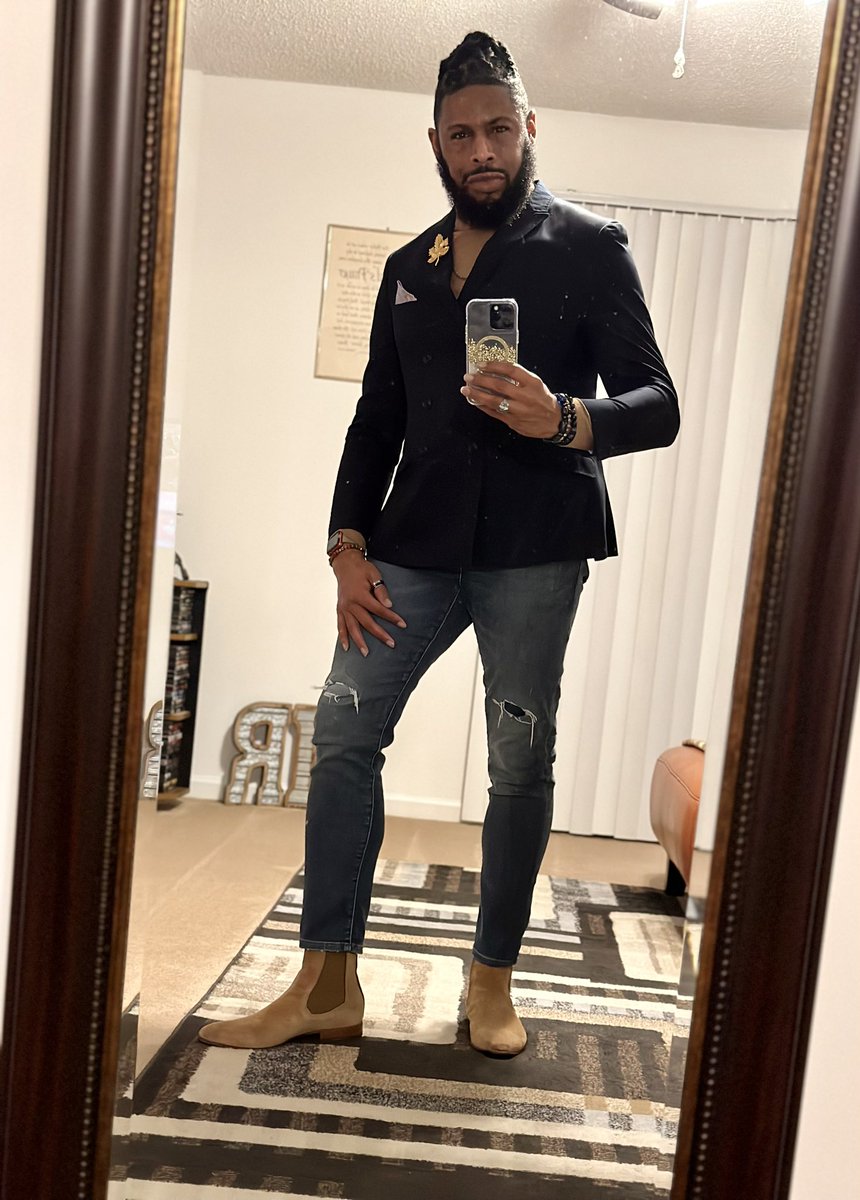 stylistcantony's tweet photo. F•A•L•L in the Queen 👑 City of Charlotte
#elderCAM #sirDOC #Charlotte
#CAntony #TheCAntonyStylingLab #GQ #CustomFashion #CustomWear #Trends #Dapper #ManOfStyle #MensWear #MensFashion #style #fashion #StyleExpert #menstylist #elderCAM #sirDOC https://t.co/I1kMD9TwW9