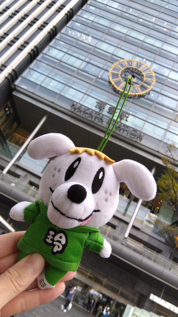 yossii39's tweet photo. 博多到着〜最後に来たの少クロの時だから3年ぶりですよ…駅前の博多どんたくビジョンで素敵映像が流れておった。 https://t.co/QGJHbQdSny