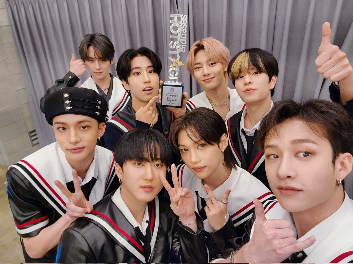 maybjrs's tweet photo. holaa busco mutis stays o con prioridad a skz,no soy nueva en twt pero si en esta cuenta,por lo q busco mutis.
den fav para ser mutis y rt para encontrar más stays pls
foto d mis amores https://t.co/Ez4zytKTAA