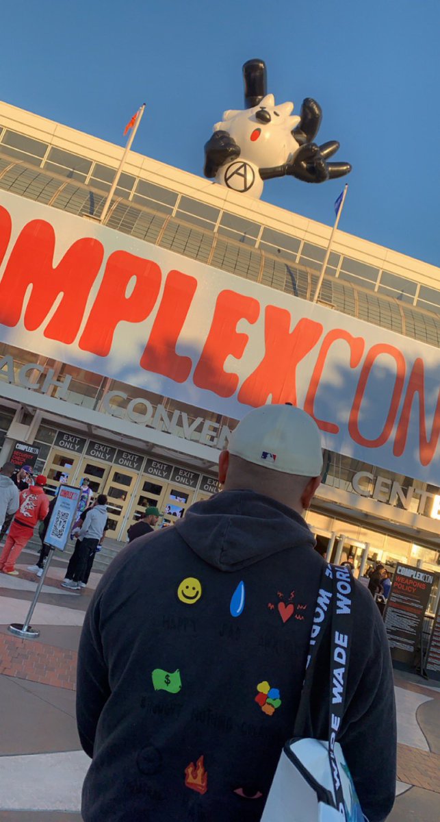 zaneology's tweet photo. If you see me in my blue dice jacket - say Hi!
Now arriving …. @ComplexCon - heading to GOONZ | @Cryptoon_Goonz BOOTH C4 next to coin base & rockstar booth
#ZaneAtDcon #ZaneAtComplexCon https://t.co/I37crwGdVD