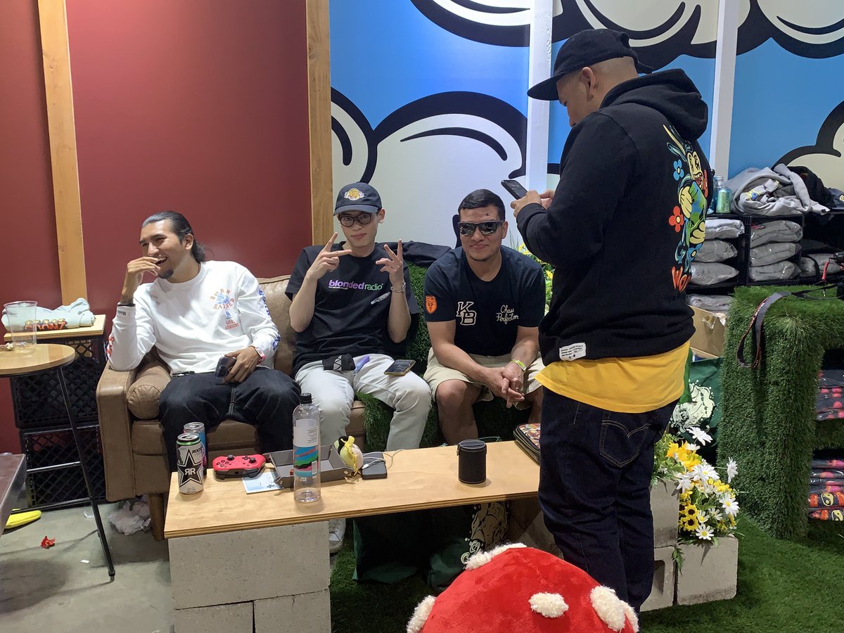 zaneology's tweet photo. If you see me in my blue dice jacket - say Hi!
Now arriving …. @ComplexCon - heading to GOONZ | @Cryptoon_Goonz BOOTH C4 next to coin base & rockstar booth
#ZaneAtDcon #ZaneAtComplexCon https://t.co/I37crwGdVD