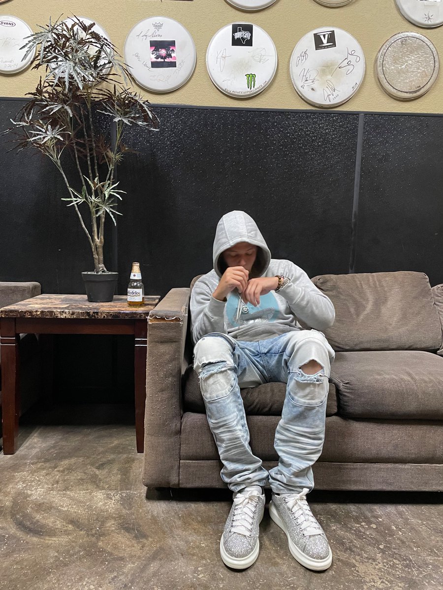 drtyredd_44's tweet photo. I’m still happy *boosie voice. Checc da details. 🔎🌎 #DRTYWRLD #DRTYREDD #DRTYROJO 📸: @KenLaFlaire https://t.co/NHoRBQpkO1