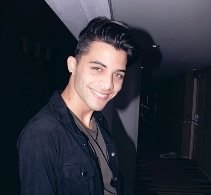 vhoperi's tweet photo. No hay sonrisa que me haga más feliz con tan solo verla que la tuya , con tan solo verte a ti sonreír haces que mi corazoncito se sienta feliz , te amo.🤍🐻 https://t.co/4o5Gf7Jclj