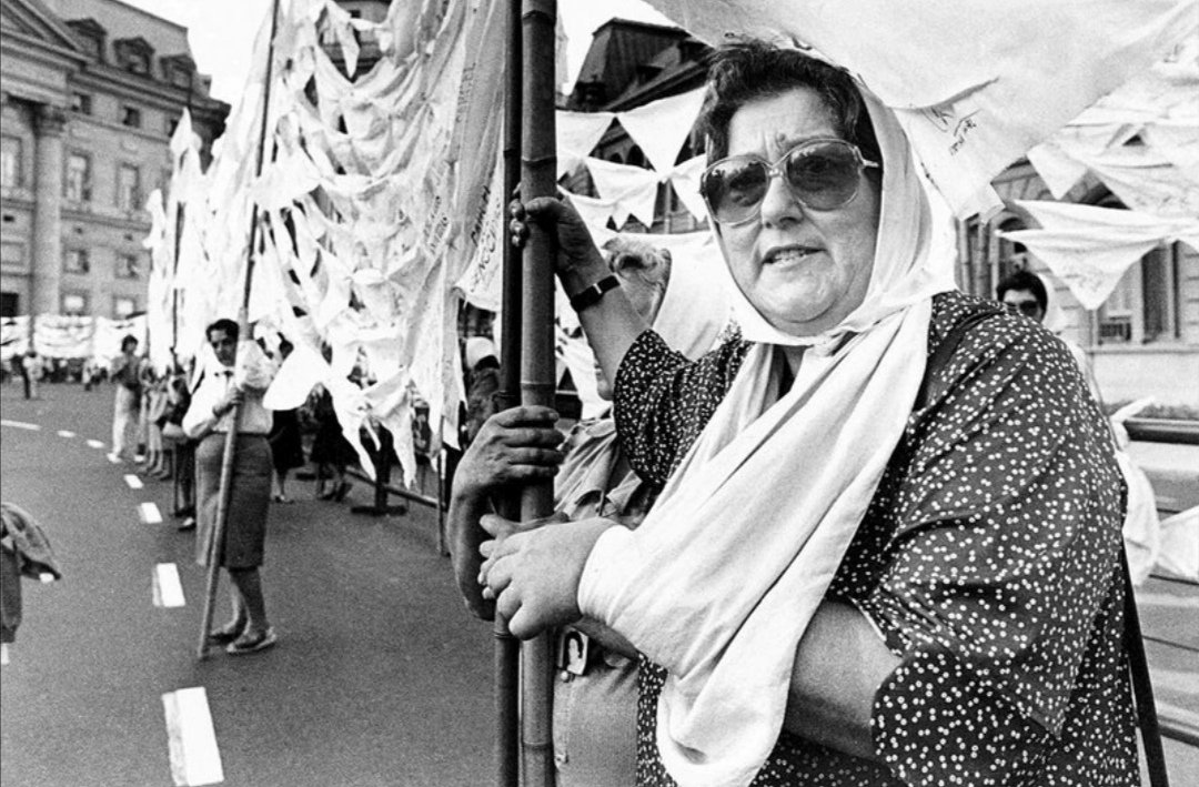 FranciaMarquezM's tweet photo. Hasta siempre Hebe de Bonafini, mujer incansable, luchadora por la verdad, la memoria y la justicia. 

Su legado de dignidad y valentía nos impulsa a poner la vida en el centro de todo.  Gracias por tanto. 

Mis condolencias a su familia.
#HebeEjemploDeLucha https://t.co/MYfDZqewjL