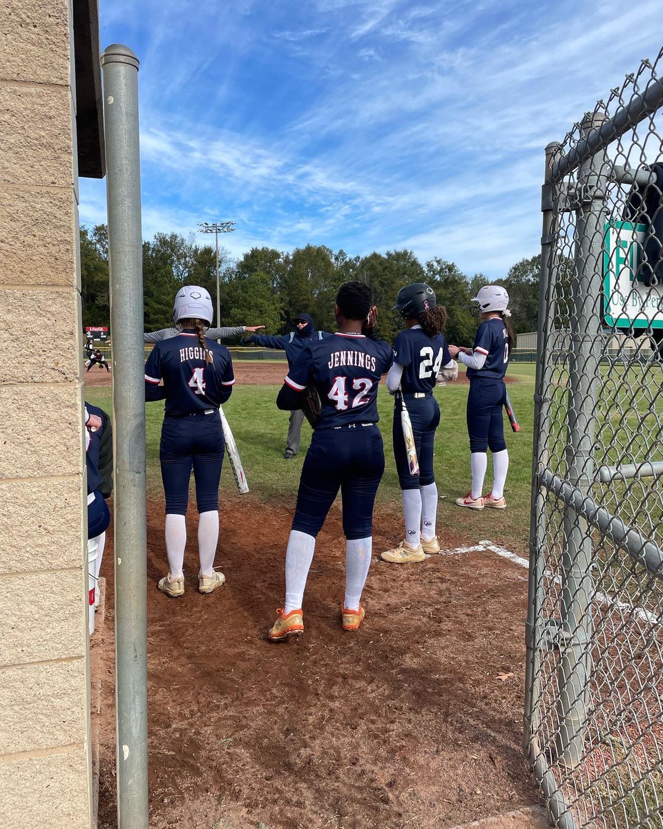 16uRiley's tweet photo. We had a great time in Alabama on and off the field! We went 3-1-1 and the bats were hot 🔥 Congrats to Belle today on her 💣! https://t.co/fyInhKJNKd