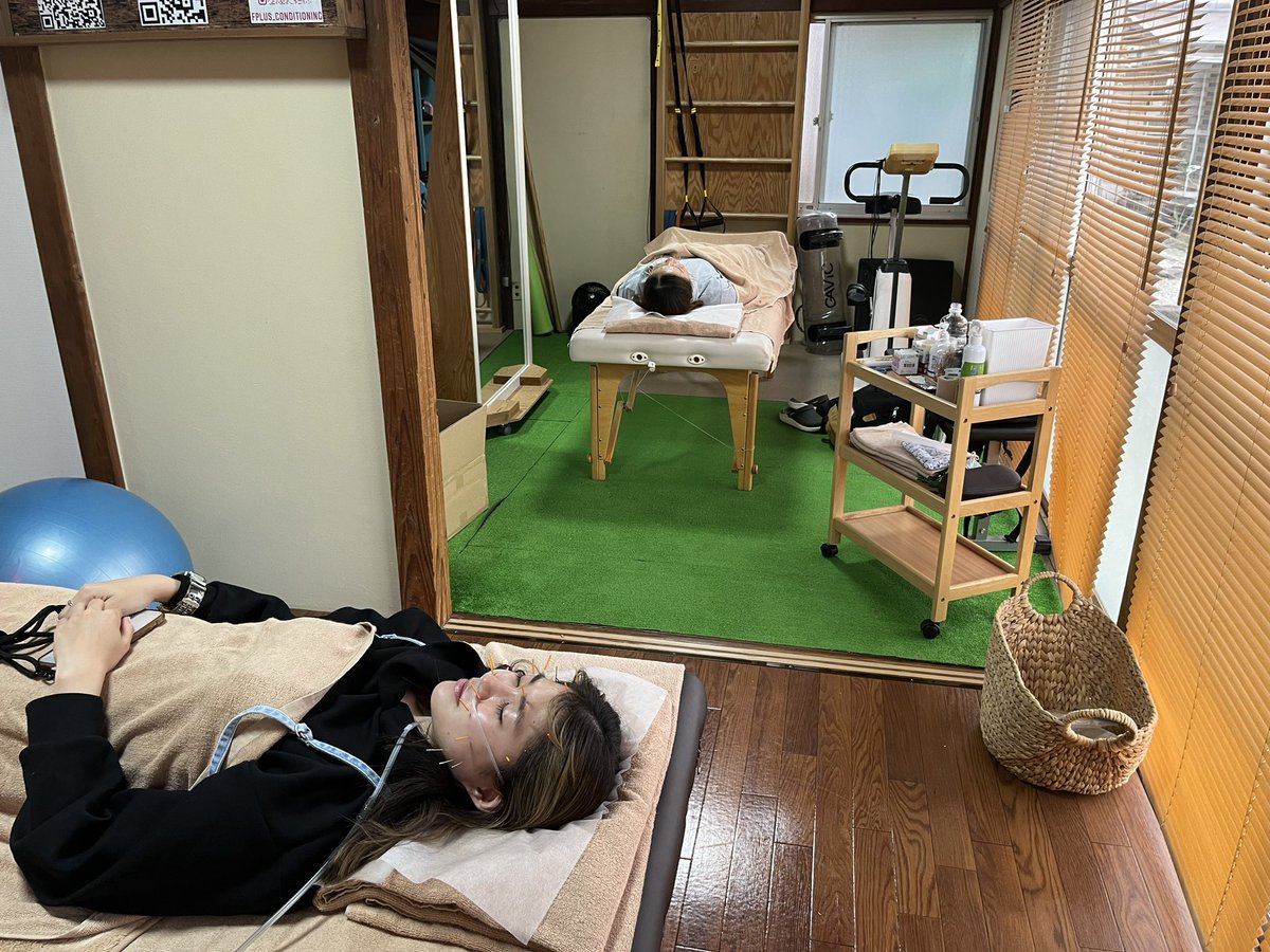 女子フットサル選手ご来院⚽️👩🏻

身体も心もリラックスして整えています。
小豆で温めたら一瞬で落ちてました😴

reserva.be/fplus