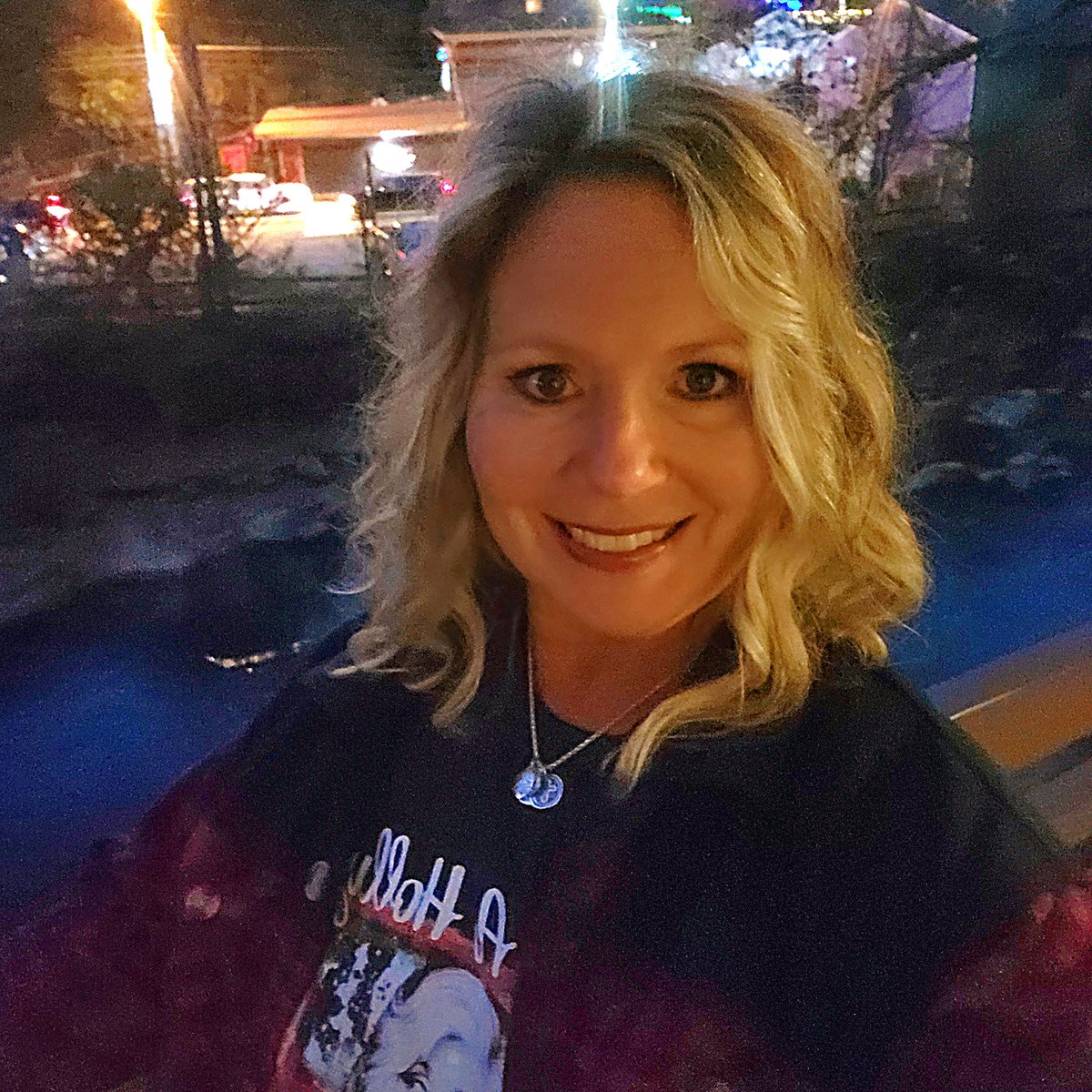 EnglishSharolyn's tweet photo. #NewProfilePic https://t.co/Ui3eWMd651