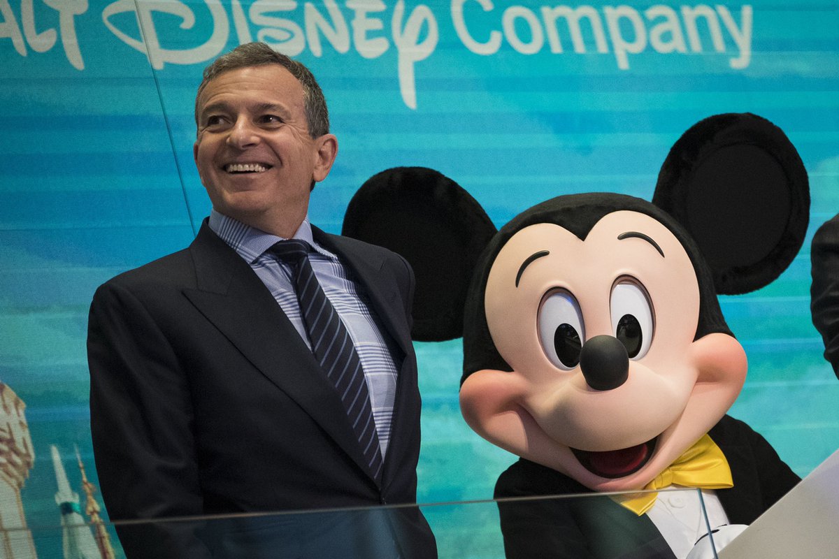 DiscussingFilm's tweet image. Bob Iger is back as CEO of Disney effective immediately, replacing Bob Chapek. 

(Source: hollywoodreporter.com/business/busin…)