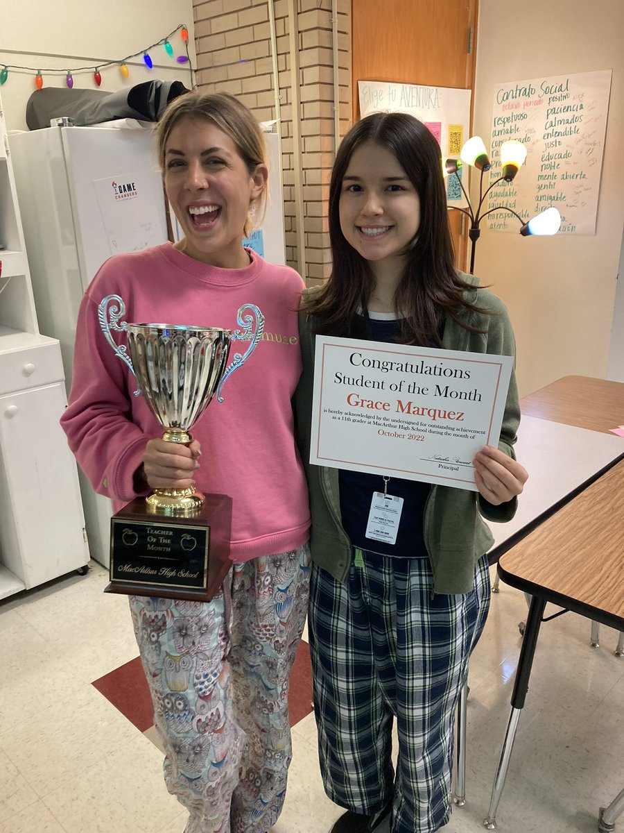 Happy thanksgiving from me, Gracie, and <a href="/MacArthurStuCo/">MacArthur StuCo</a> 💖