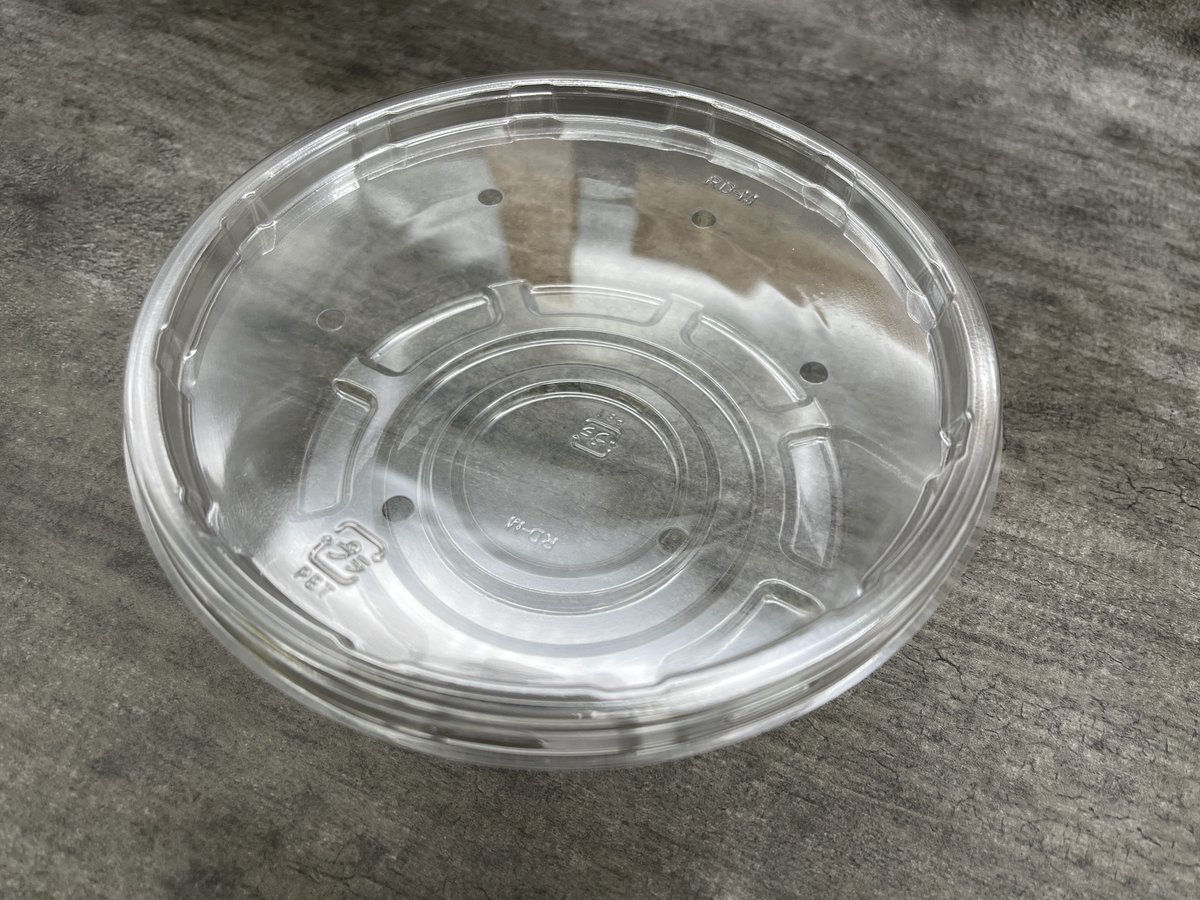 Hiroaki_DEU's tweet photo. 【拡散をお願いします】

生体用カップをアメリカから取り寄せていましたが、
在庫確保が難しい状況の終わりが見えないため自社で生産する事にしました。

大阪の工場で生産し、海外の流通事情に影響を受けず安定した納品が可能です。

金型を造り直す事３回、「これ以上強くはムリ」と工場が
↓ https://t.co/mLpIi3JYx4