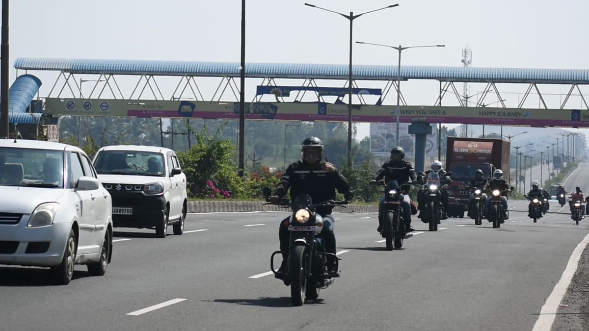 IN_Vikramaditya's tweet photo. #UnityRide22. At NDA,the Cradle of Leadership & bedrock of jointmanship & tri-service trg for 7 decades. Creating leaders with सेवा परमो धर्म: as their enduring credo
@indiannavy @IN_WNC @IN_WesternFleet @karnataka_ioc @IndianOilcl @DirMktg_iocl @jawamotorcycles @yezdiforever https://t.co/BTP2b7Vd1k
