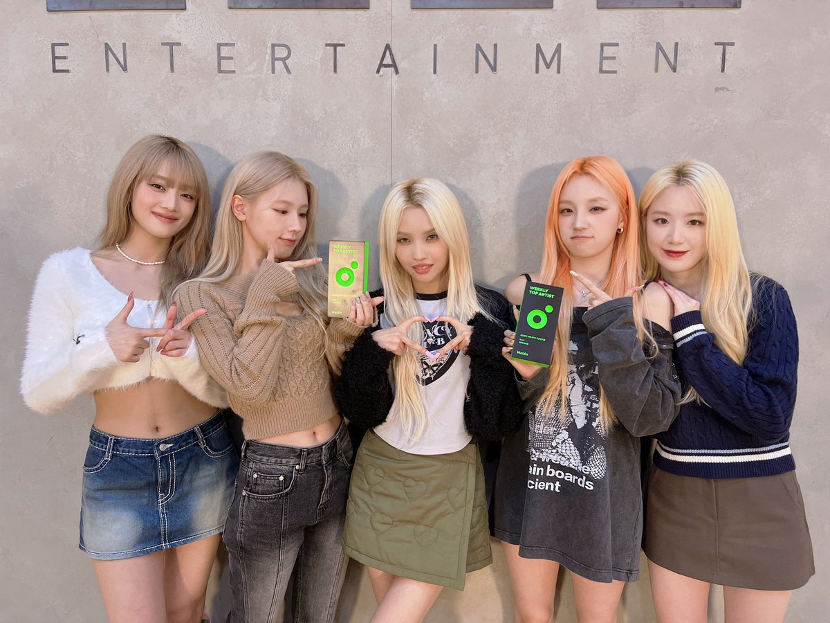 A great morning to start your week. Im so happy that we received the Melon Weekly Popularity Award 🏆 for the 4th week of October and the 1st week of November! 🎊🎉 Thank you for always love us unconditionally❤️💜