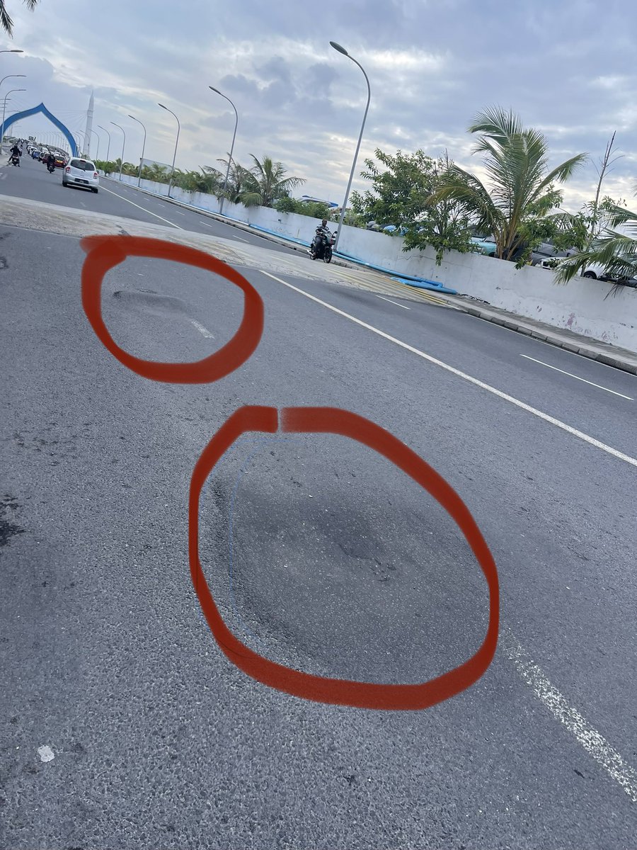 މި ތަނުން މީހަކު ނުވަތަ ބަޔަކު ކައްސާލައިގެން ވެއްޓި މަރުވީމަ ނޫނީ މިތަން ފެންނާނެ މީހަކު ނެތީބާ؟ <a href="/MaleCitymv/">Malé City Council</a> "to serve and protect" <a href="/PoliceMv/">Maldives Police</a> meehakah ves mi than fenna kamakah nuvey!