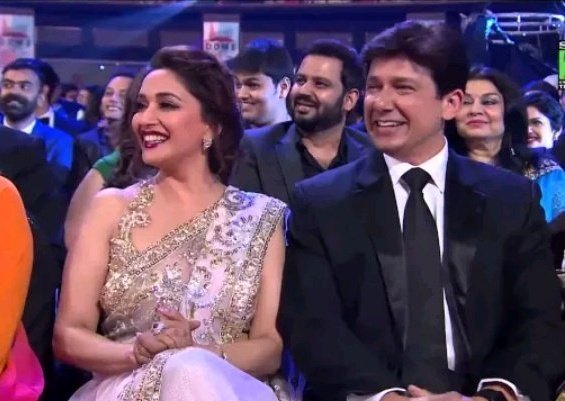 MADHURIDIXITMA's tweet photo. Good Morning! Happy Monday,
My jaan mam sir n your all family🙏🤗
Welcome to the new week ☀
Wishing you a day filled with love, joy, happiness and blessings.🙏🤗
Happy &amp; Blessed Day. 🌞
Always godbless you all🙏🤗❤
@MadhuriDixit mam🙏
@DoctorNene sir🙏
#GoodMorning #HappyMonday https://t.co/AdbfHGQfkz