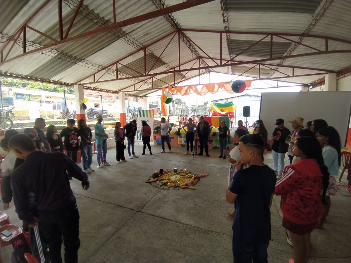 tejido_del's tweet photo. #correlavoz Desde Riosucio Caldas del proyecto #hilando tuvimos un domingo muy especial en el que dimos cierre a la I Cohorte de la Escuela de Formación y Liderazgo: Faustino Rotavista de la Asociación de Jóvenes del Resguardo de Origen Colonial Cañamomo Lomaprieta.
#tejidosocial https://t.co/jtKJ0vfscU