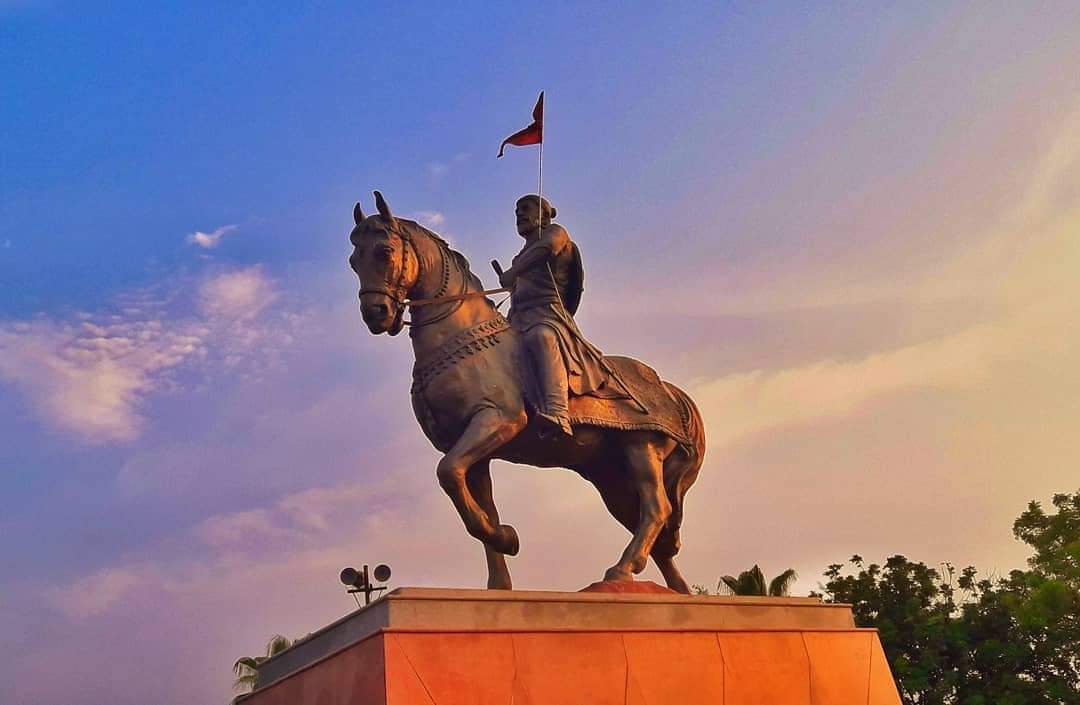 Shubham57564032's tweet photo. अहो आजही एखादा छत्रपती शिवाजी महाराज कि  म्हटला कि आमच्या मुखातून आपोआप जय बाहेर पडते. हे कळायला मराठ्यांच्या मुलखात जन्म घ्यावा लागतो कोश्यारी जी .तेव्हा समजतील तुम्हाला आमचे आदर्श
#राज्यपालहटाव #मीमराठाबोलतोय #मराठा https://t.co/YepN84BHc6