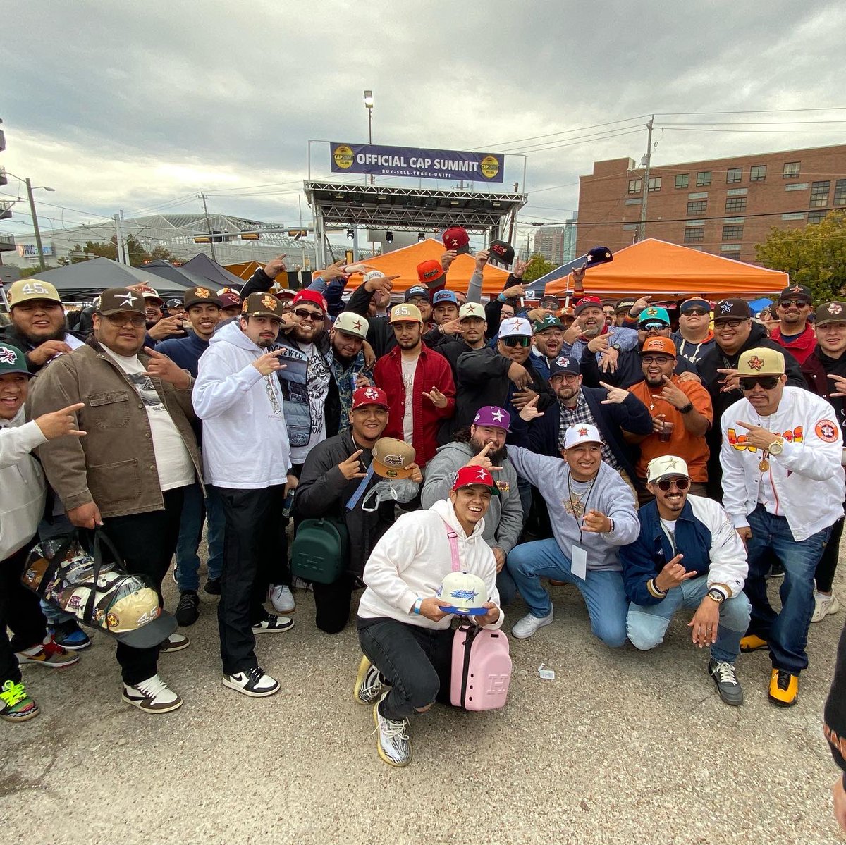 txzhaloiconz's tweet photo. 🥶🥶🥶🥶🥶🥶🥶🥶 #houstonhatcrew #hhc #capsummit https://t.co/eI6KREfcHU