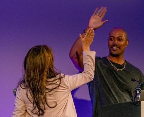 Young <a href="/tiyachows/">Tiya</a> passing the stage over to me with a high-five to start off my talk 🫱🏾‍🫲🏽

Photo by <a href="/eddiejaoude/">Eddie Jaoude | Open Source | GitHub Star</a>